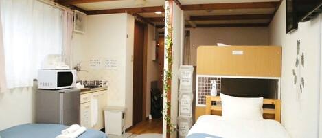 1 bedroom, desk, free WiFi, bed sheets