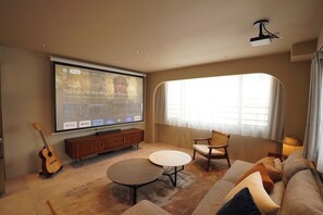 Televisión, consola de videojuegos, Netflix y servicios de streaming 