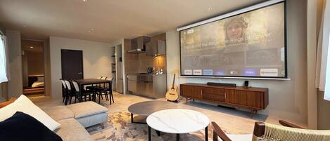 TV, console per videogiochi, Netflix, servizi in streaming