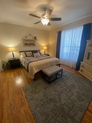 2 bedrooms, desk, iron/ironing board, free WiFi - On the golf course-Watch the spectacular sun sets over the lake of the course (Sun Lakes)