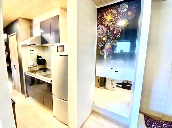 Fridge, microwave, stovetop, cookware/dishes/utensils