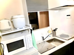 Fridge, microwave, stovetop, cookware/dishes/utensils