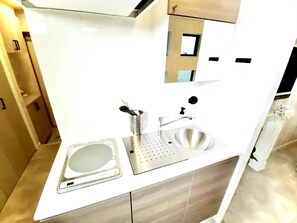 Fridge, microwave, stovetop, cookware/dishes/utensils