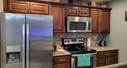 Renovated Guest House with Private Entrance and Parking – Perfectly Located!