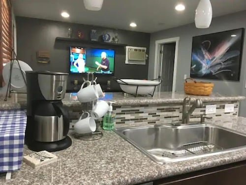 Renovated Guest House with Private Entrance and Parking – Perfectly Located!