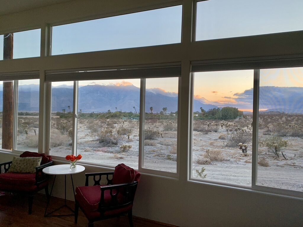 Spectacular Desert Tiny Home with Views and Mineral Hot Springs 