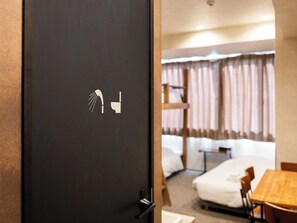 1 quarto, escrivaninha, ferros/tábuas de passar roupa, Wi-Fi de cortesia