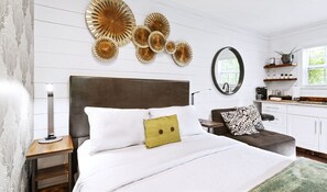 1 bedroom, free WiFi, bed sheets - Tiny house FIFA approved! 47 miles from AT&T Stadium  (McKinney)