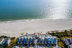 Beach nearby, sun loungers, beach towels