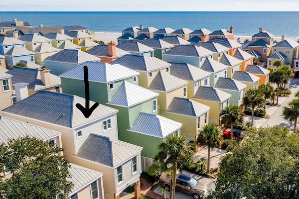 Great location, just a short walk to the beach down the boardwalk.