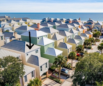 Great location, just a short walk to the beach down the boardwalk.