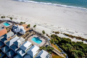 Beach nearby, sun-loungers, beach towels - Beautiful Home on the Boardwalk, 3 Bedrooms w/en-suite Bathrooms, Pool Access! (Isle of Palms)