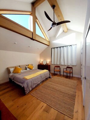 3 bedrooms, iron/ironing board, WiFi, bed sheets - Stunning new home on creek, with spa pool, 5min walk to wineries & restaurants (Glen Ellen)