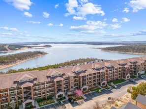 Exterior - Luxury Walk-In Condo • 2 King Suites • Sunroom + Patio • Near Branson Fun! (Branson)