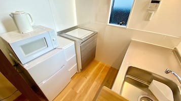Fridge, microwave, stovetop, cookware/dishes/utensils