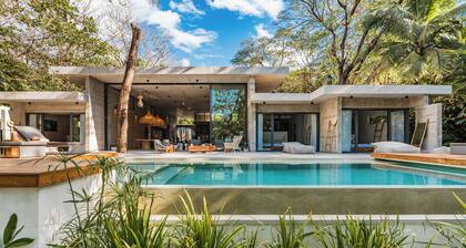 Casa Lanui, large beachfront luxury villa by Elite Beach Villas