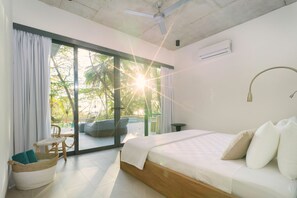 7 عدّة غرف نوم وخزنة داخل الغرفة ومكتب ومكواة/لوح كي