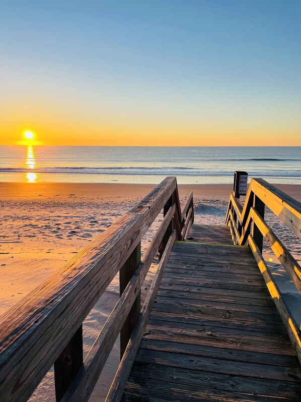 Beach nearby, sun loungers, beach towels