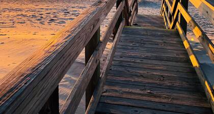 5BR Litchfield Beach, waterfront, family golf wedding vacation. Summer Discounts