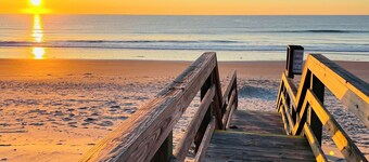 5BR Litchfield Beach waterfront family golf wedding vacation early bird Discount