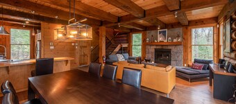 Cote Nord Tremblant Log Cabin 4 bedroom spa, pool, tennis pet friendly