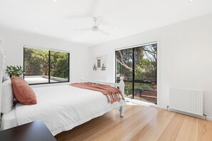 6 bedrooms, internet, bed sheets