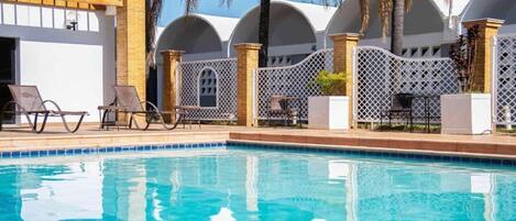Piscine couverte, piscine extérieure