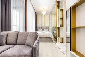 Tabla de planchar con plancha, wifi y ropa de cama 