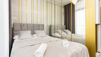 Iron/ironing board, WiFi, bed sheets