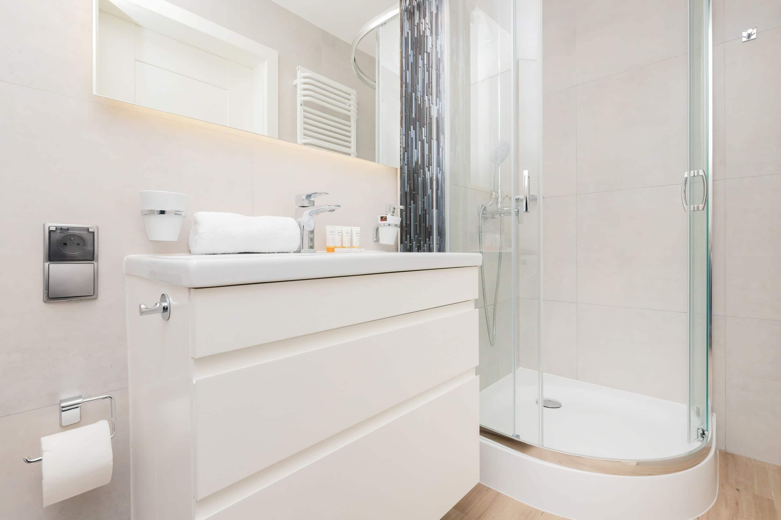 Shower, towels