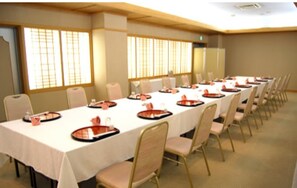 Conference room with a traditional design, featuring a long table and comfortable seating for meetings.