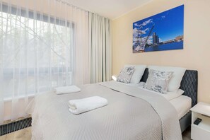 2 habitaciones, tabla de planchar con plancha y ropa de cama 