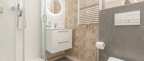 Shower, towels