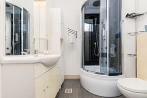 Douche, serviettes fournies