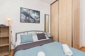 1 chambre, fer et planche à repasser, Wi-Fi, draps fournis
