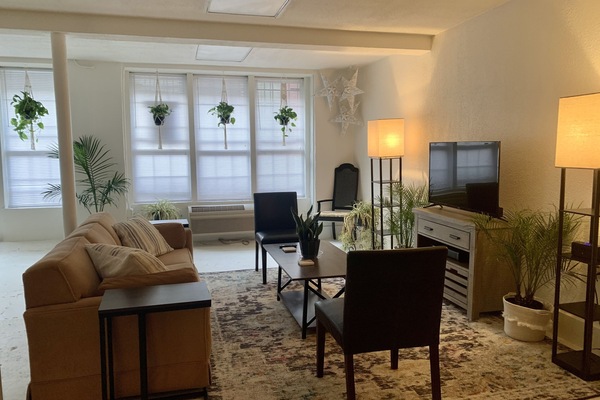 Una Smart TV, un reproductor estéreo