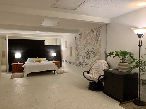 Trendy & Spacious Apartment on Chicken Alley, in the heart of Downtown Asheville