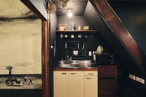 Fridge, microwave, stovetop, toaster