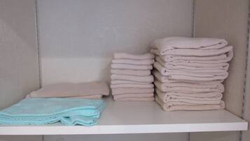 1 chambre, bureau, Wi-Fi gratuit, draps fournis