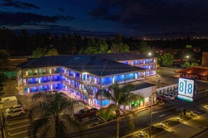 المنشأة من الخارج