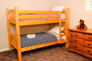 3 bedrooms, desk, iron/ironing board, free WiFi