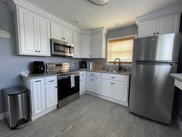 Microwave, coffee/tea maker, cookware/dishes/utensils, dining tables