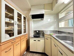 Fridge, microwave, stovetop, cookware/dishes/utensils