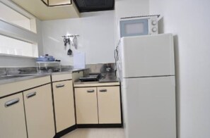 Fridge, microwave, stovetop, cookware/dishes/utensils