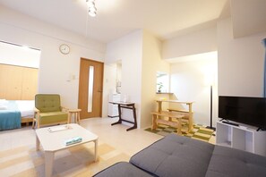 1 bedroom, bed sheets