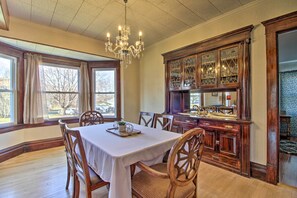 Dining Room | Dishware & Flatware