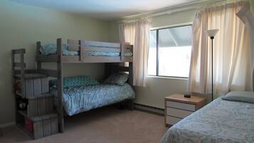 House (Pet Friendly Waterville Valley Condo ) | 2 bedrooms, free WiFi