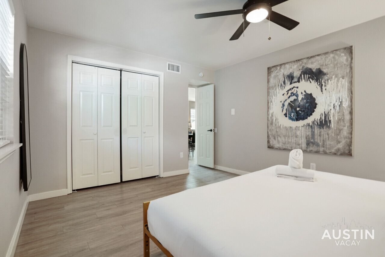 2 habitaciones, escritorio, tabla de planchar con plancha y wifi gratis 