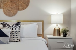 2 makuuhuonetta, työpöytä, silitysrauta/-lauta, ilmainen Wi-Fi