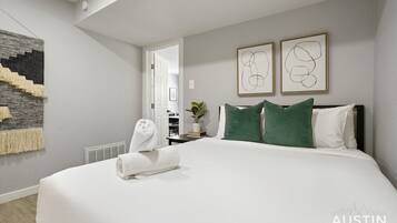 2 habitaciones, escritorio, tabla de planchar con plancha y wifi gratis